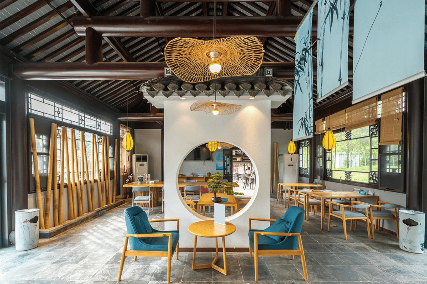 Industrial Chic: Transforming Raw Spaces into Industrial Restaurant Design
